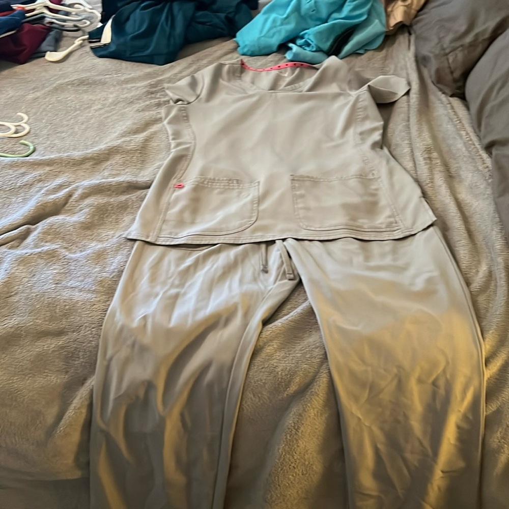 Scrub set